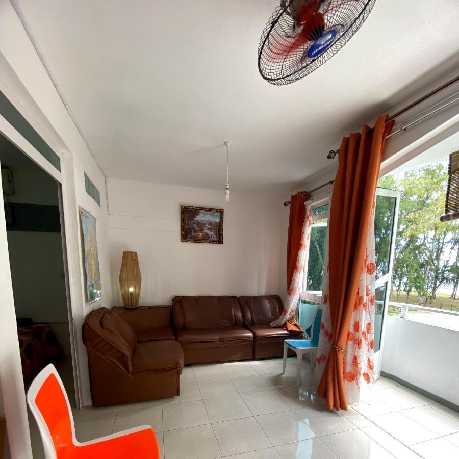 Sea Front 2 Bedrooms Apartment Flic-en-Flacq 外观 照片